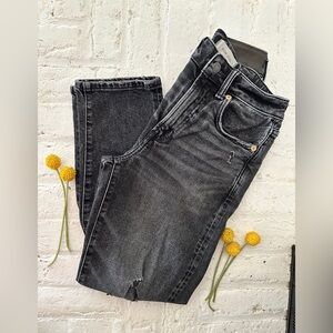 AE77 American Eagle Grey Distressed Jeans Size 2